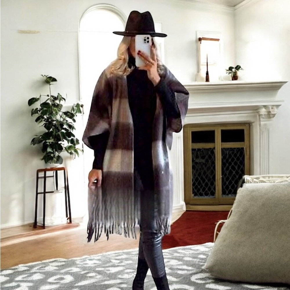 NWT ZARA Fringed Plaid Poncho Blogger Favorite